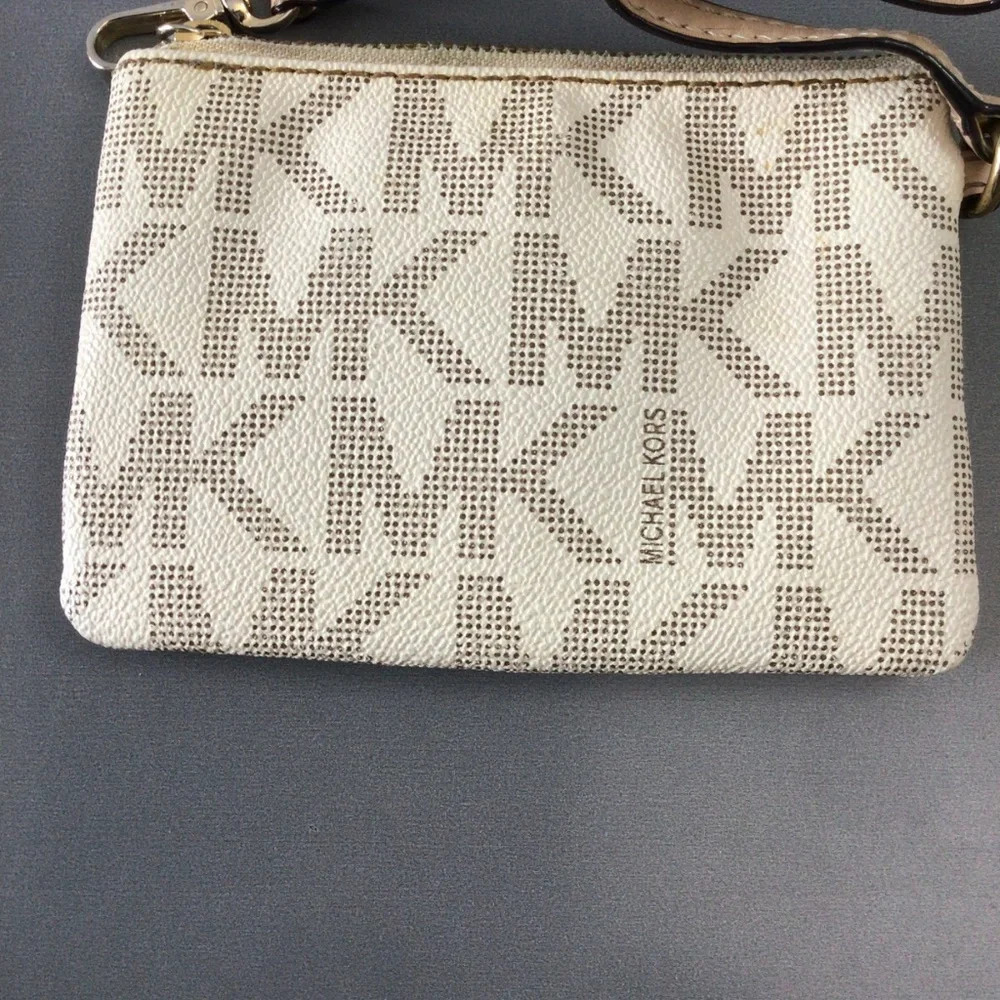 Michael Kors Wristlet Tan/Beige AV-11410 Ivory MK‎ Signature Leather.